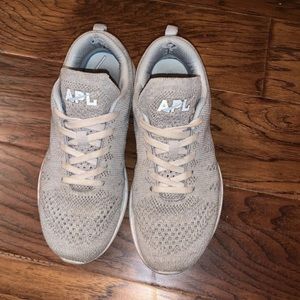 Lulu lemon tennis shoes! Good condition!